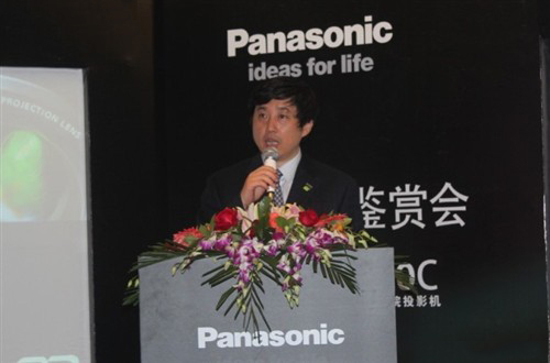 引领3D技术松下推家庭影院投影HZ900C 