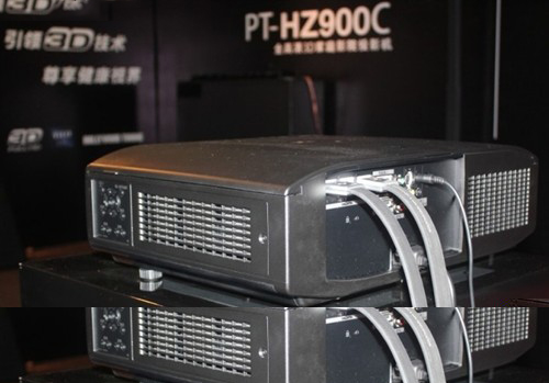 引领3D技术松下推家庭影院投影HZ900C 
